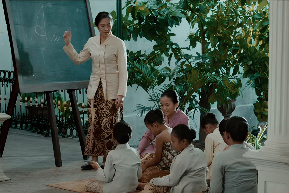 Dian Sastrowardoyo saat memerankan Raden Ajeng Kartini dalam Kartini