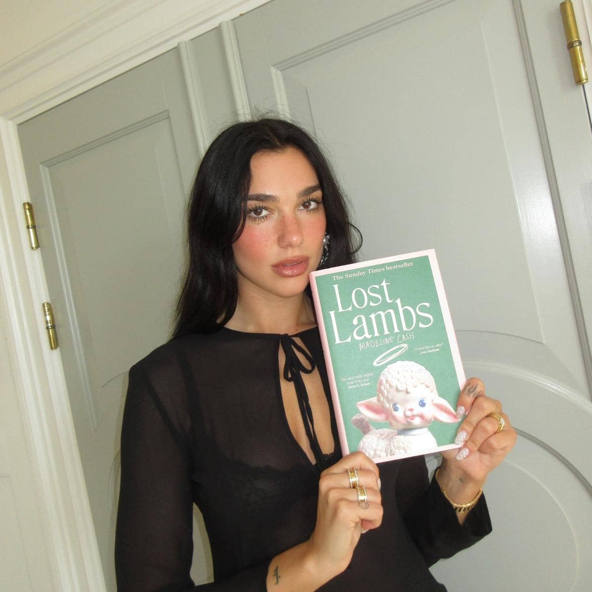 Review Buku Lost Lambs karya Madeline Cash