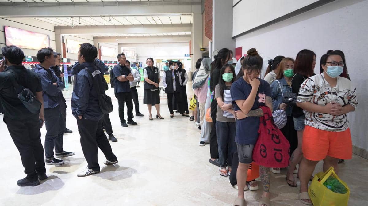 25 WN Vietnam Komplotan Penipuan Investasi Daring Dideportasi