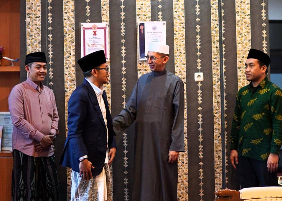 Safari Caketum PBNU Jelang Muktamar, Gus Salam Sowan Masyayikh