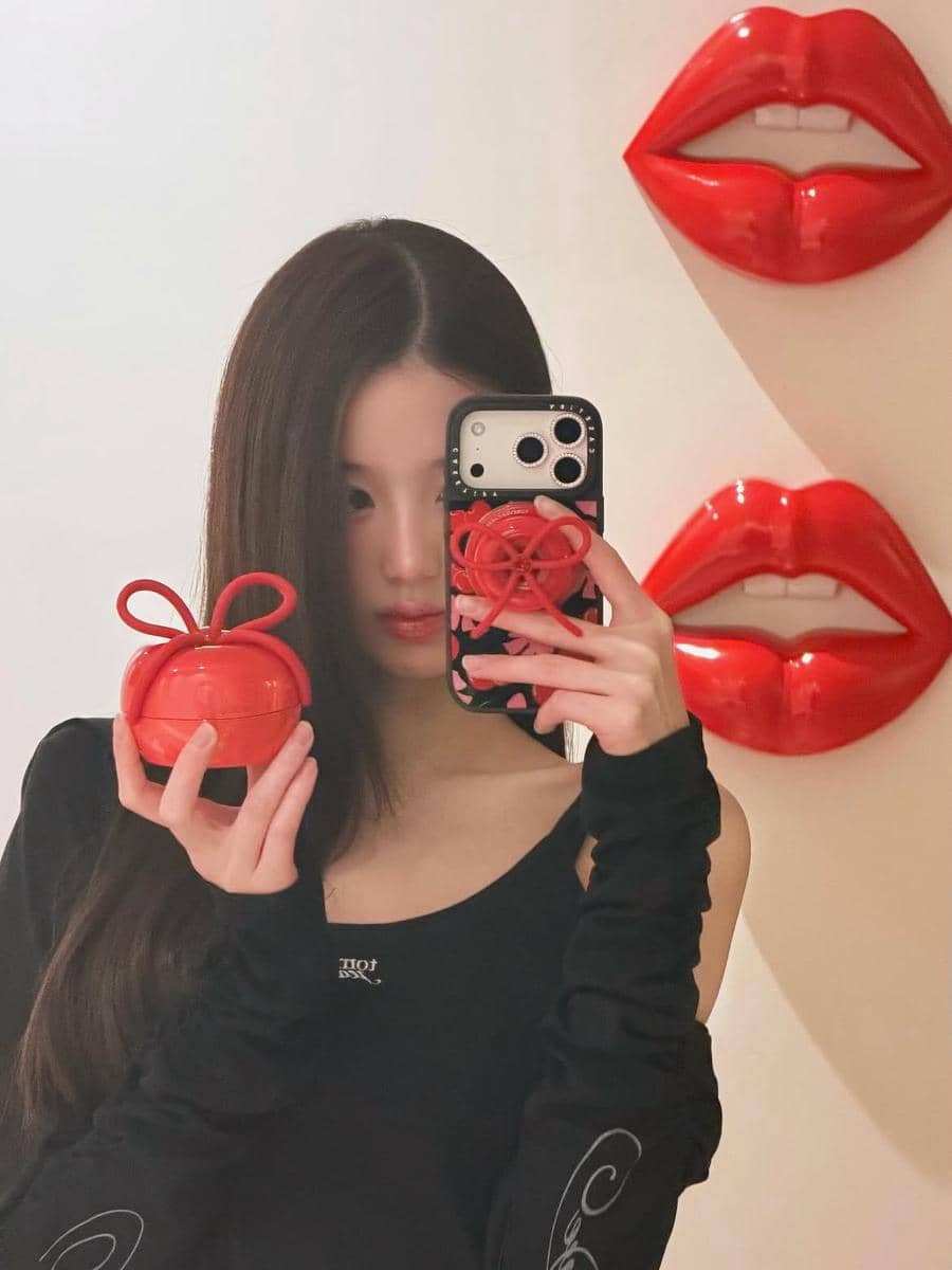 Medicube x FOREVER:CHERRY Ribbon Cherry Glass Hair Brush