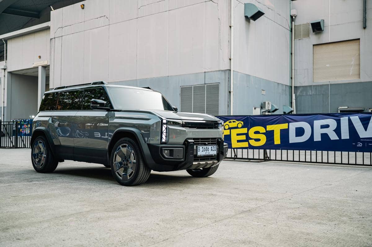 Tampilan kendaraan J6T CSH dari Chery yang mengusung teknologi REEV untuk sistem penggerak kendaraan.