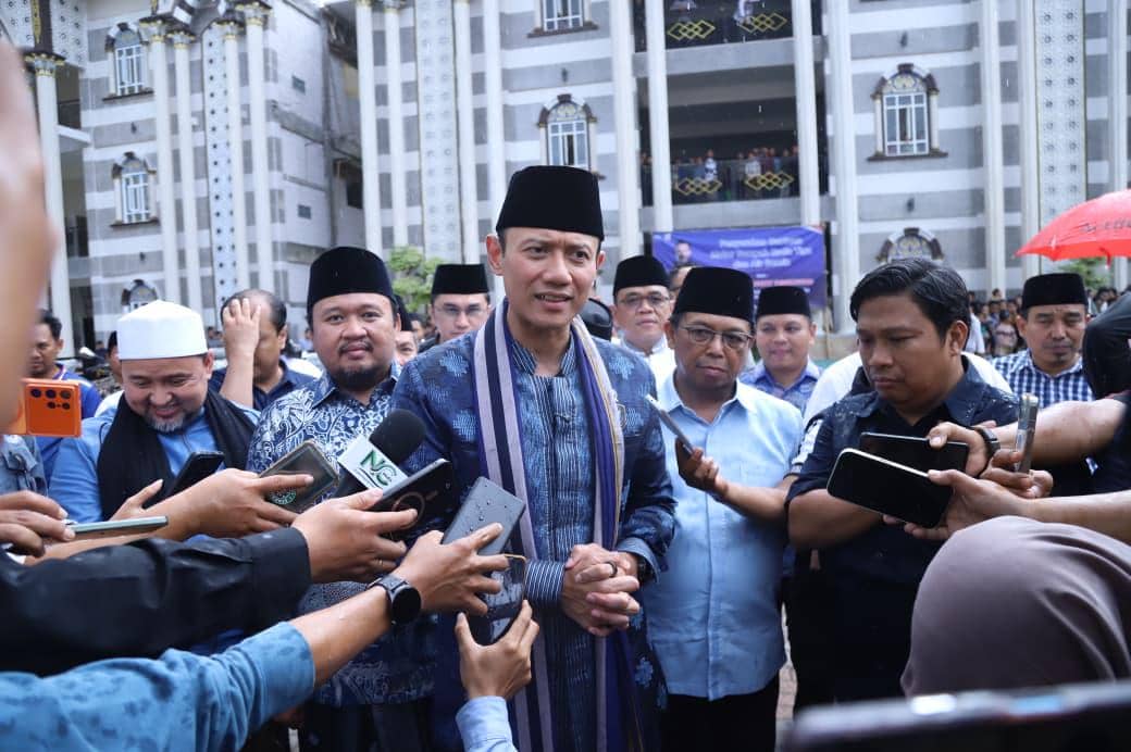 Gerakan Langit Biru, AHY Kirim 80 Ribu Liter Air Bersih ke Pesantren Madura