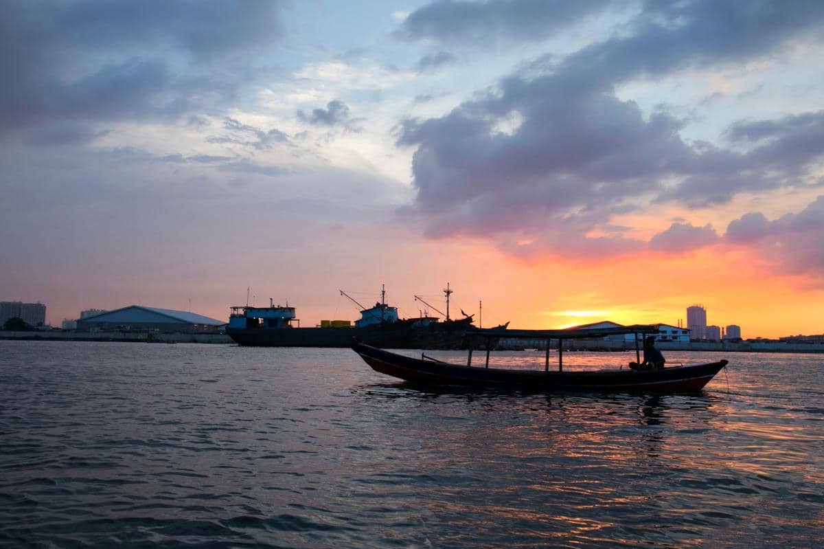 [PUISI] Berlabuh di Pulau Berbeda