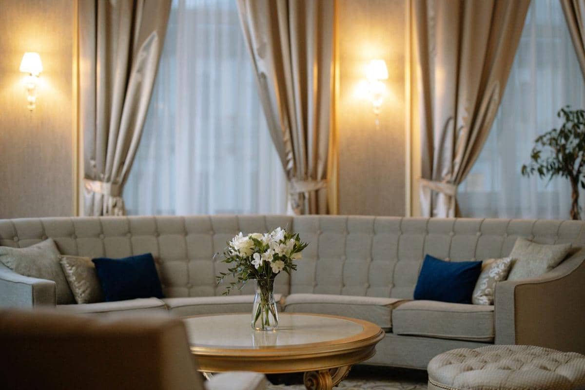 Ilustrasi desain interior dengan sentuhan romantis