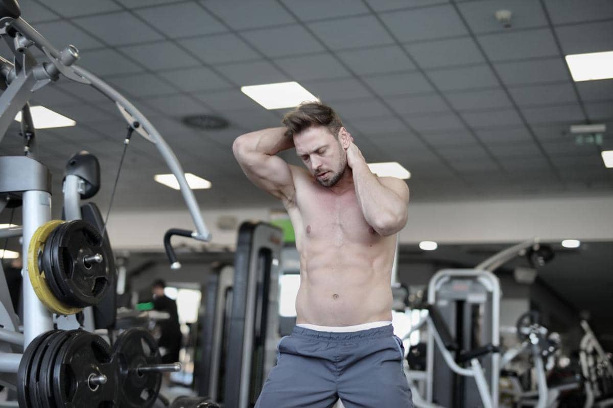 ilustrasi pria di gym