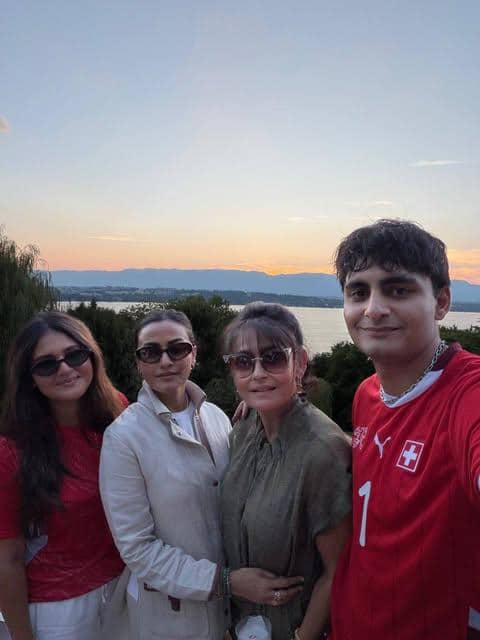 Potret Namrata Shirodkar dalam unggahan Instagram, dengan tampilan yang dibagikan melalui akun @namratashirodkar.