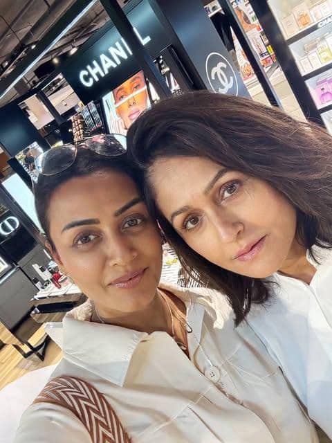 Potret Namrata Shirodkar dalam unggahan Instagram yang dikreditkan kepada akun @namratashirodkar.