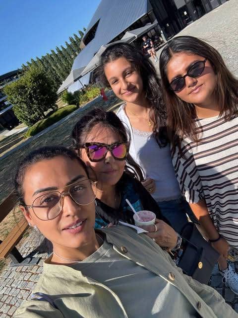 Potret Namrata Shirodkar yang dibagikan melalui akun Instagram @namratashirodkar sebagai sumber foto.
