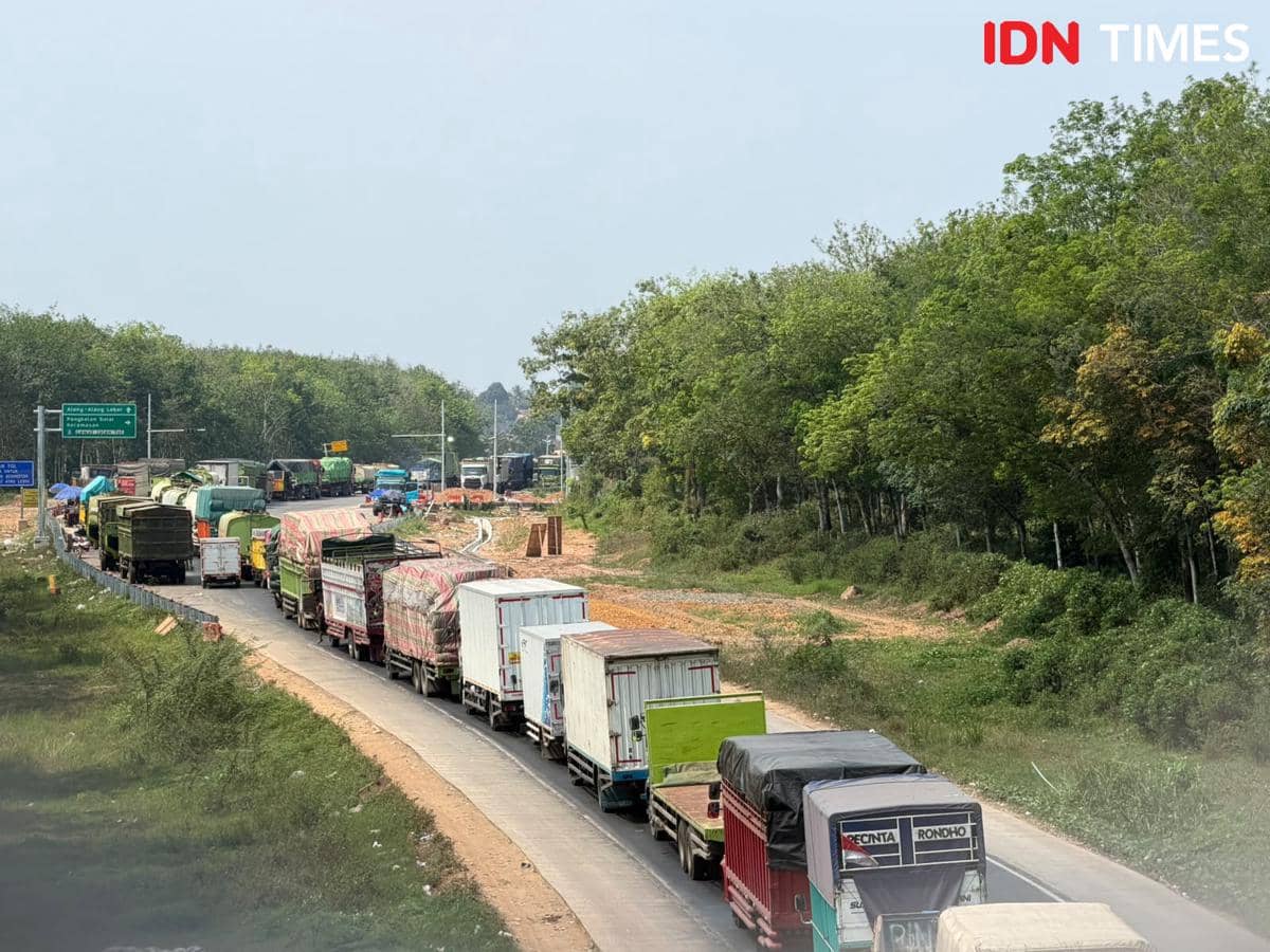 Kondisi kemacetan di Jalintim Palembang-Betung