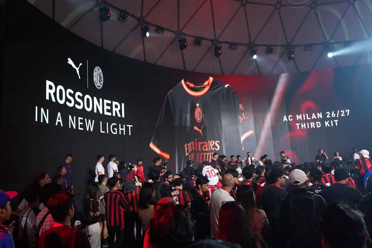 Suasana peluncuran jersey ke 3 AC Milan.