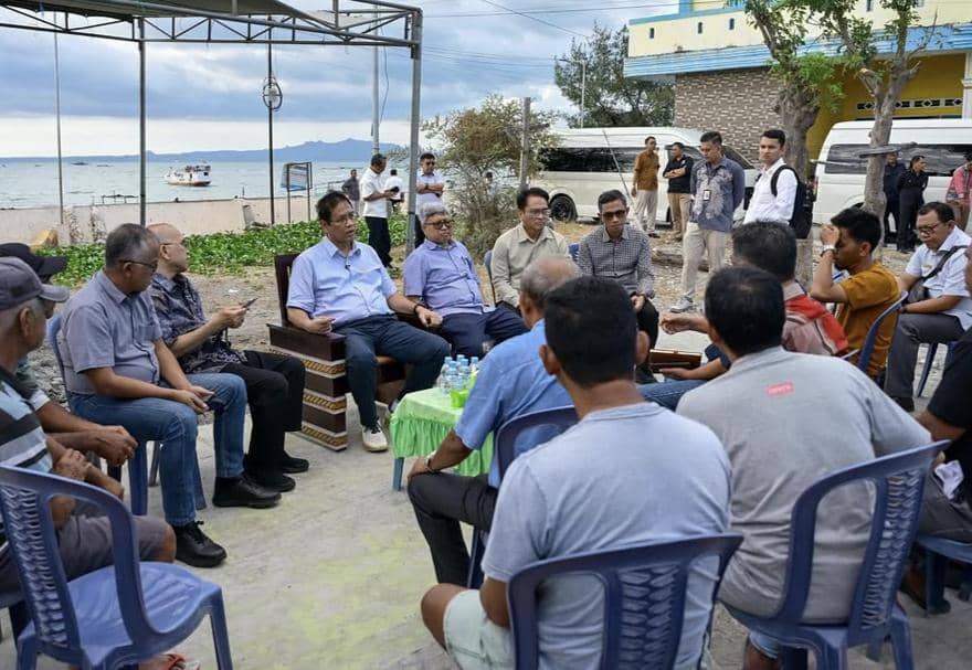 Purbaya mengunjungi Kupang, NTT, untuk mengecek dampak tumpahan minyak Montara dan menyerap keluhan nelayan setempat.
