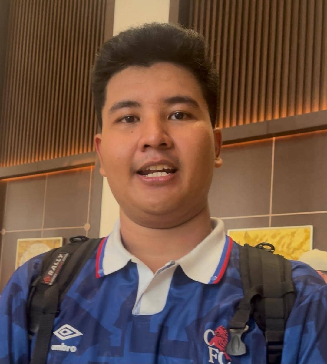 Penggemar Chelsea asal Solo, Enrico, antusias menyambut skuad Chelsea di Hotel Fairmont, Jakarta..