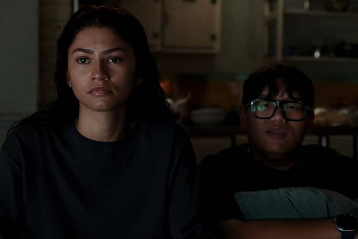 Apakah Ned dan MJ mulai mengingat Peter.jpg