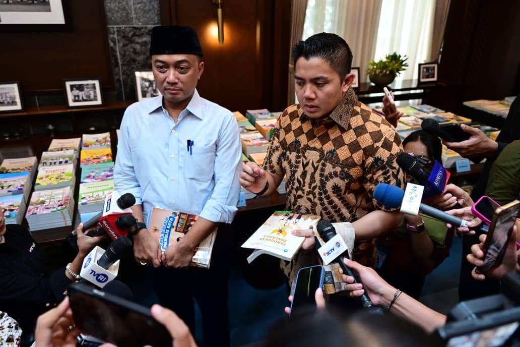 Menteri Sekretaris Negara (Mensesneg), Prasetyo Hadi bersama Sekretaris Kabinet, Teddy Indra Wijaya (dok. Sekretariat Negara)