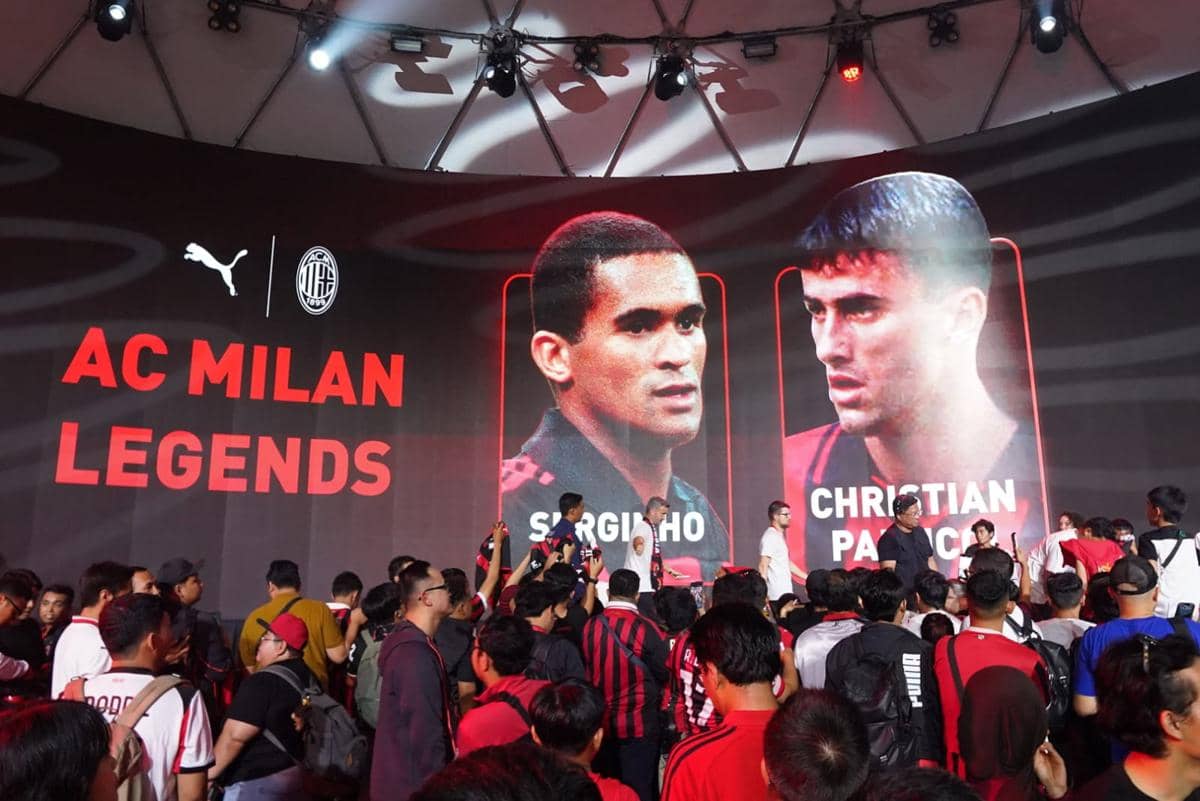 Suasana peluncuran jersey ke 3 AC Milan.