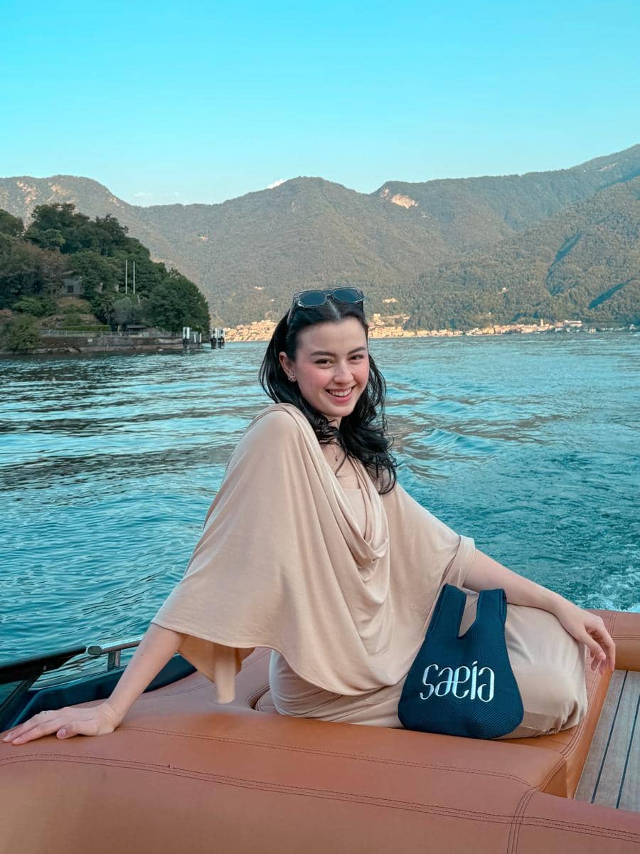 Kimberly Ryder liburan di Danau Como
