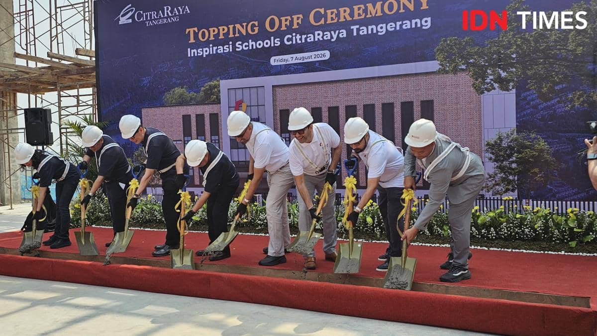 Prosesi topping-off pembangunan Inspirasi Schools CitraRaya di Cikupa, Kabupaten Tangerang, menandai tahap struktur bangunan.