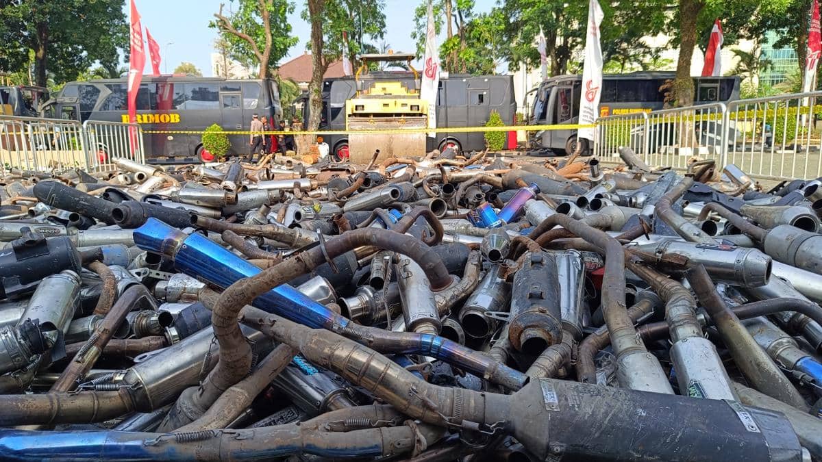 KDM Siapkan Knalpot Standar Gratis bagi Motor Murah yang Kena Razia