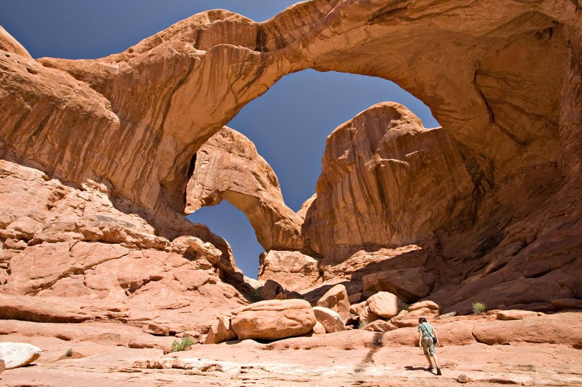 formasi lengkungan batu alami di Arches National Park