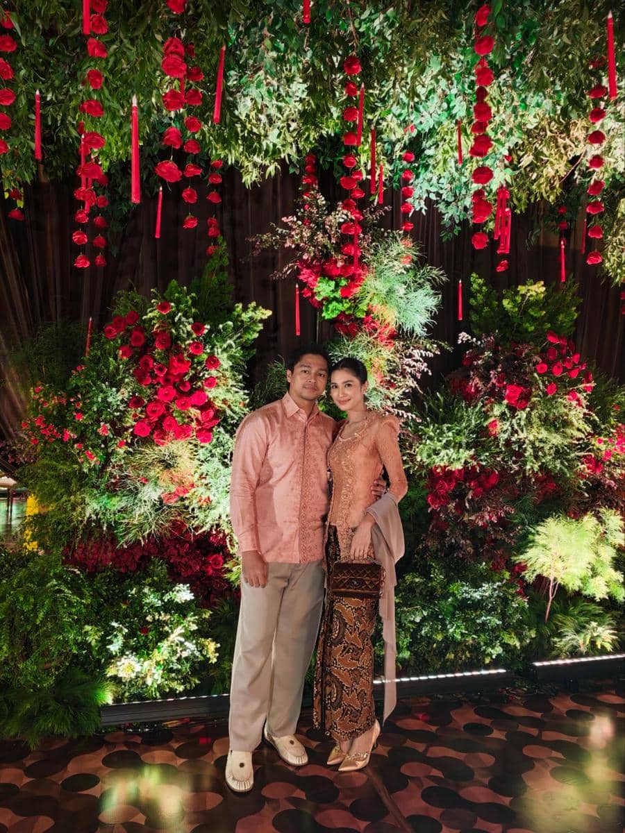OOTD couple Mikha Tambayong dan Deva Mahenra