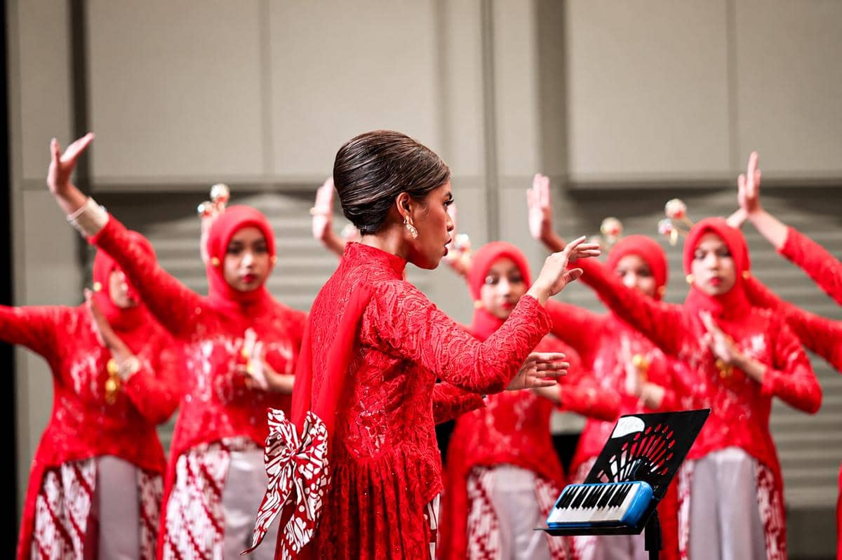 Paduan Suara SMPN 1 Surabaya Raih Empat Penghargaan di Thailand