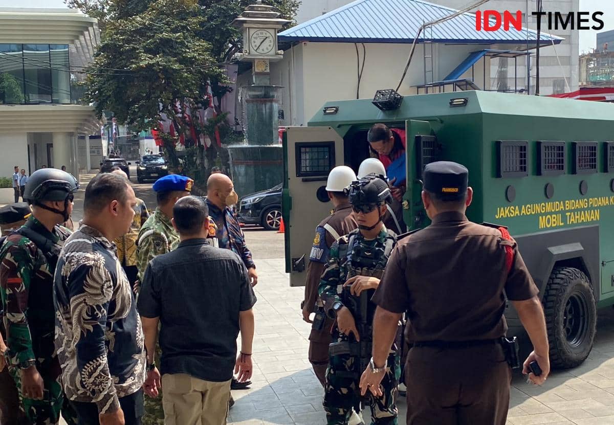 Tentara Bersenjata Sambut Kedatangan Febrie Adriansyah di Kejagung