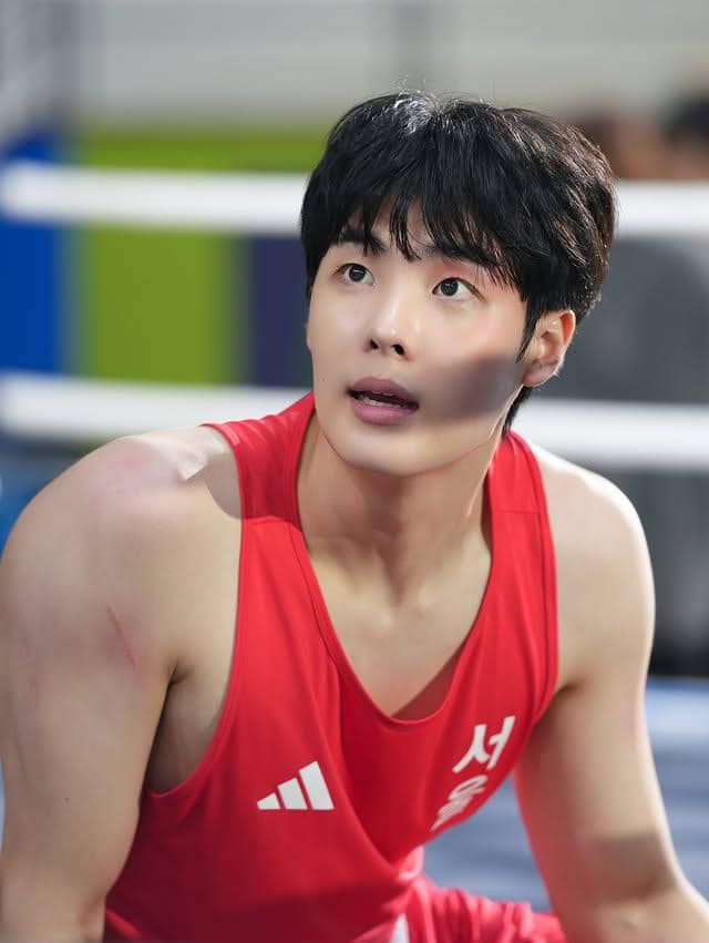 Ha Min Hyeok saat proses syuting drama Our Sticky Love
