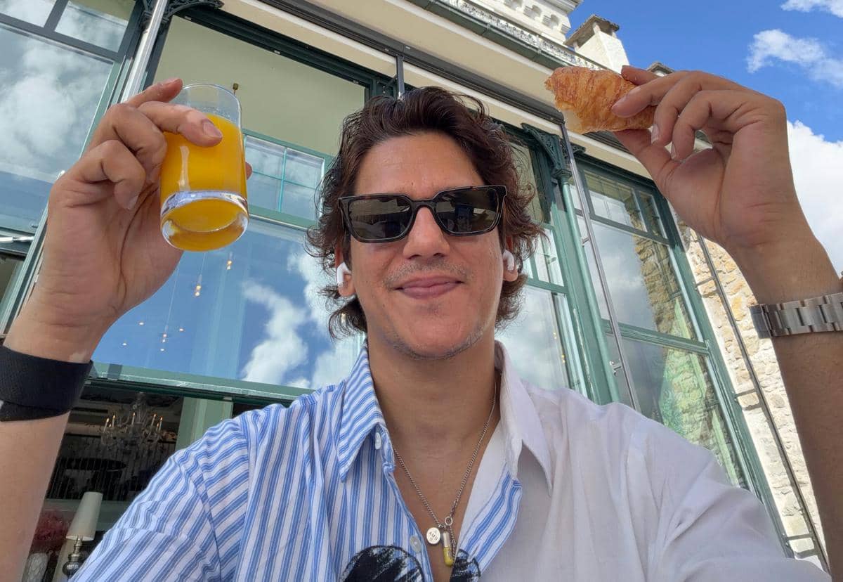 8 Potret Vijay Varma Solo Traveling ke Swiss, Seru Abis!