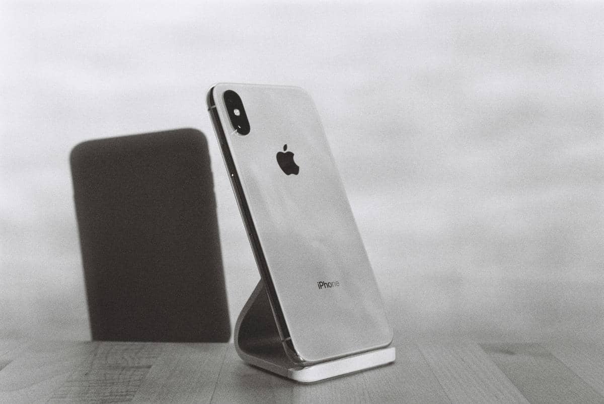 ilustrasi iPhone X