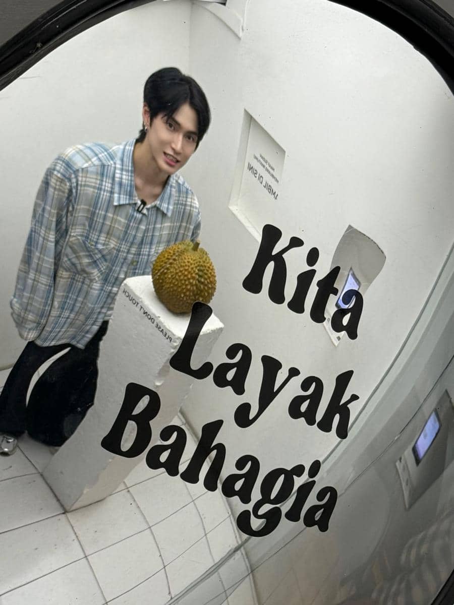 Potret XngHan saat berjalan-jalan di Jakarta yang dibagikan melalui unggahan akun Instagram @xnghan.