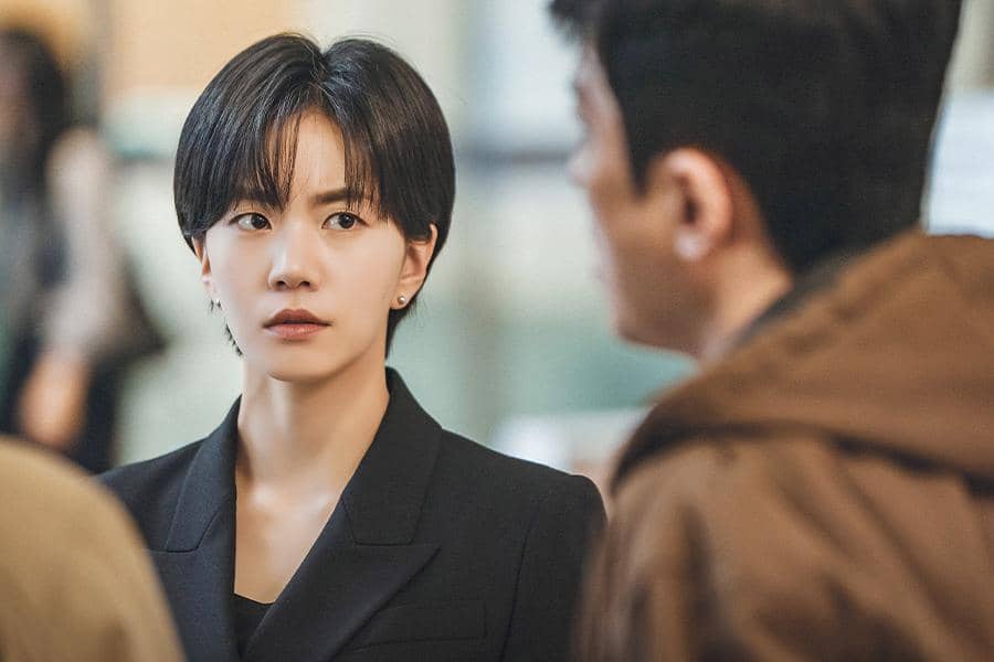 Still cut promosi drama Korea The Husband yang dibagikan melalui akun Instagram resmi KBS Drama, berupa cuplikan adegan.
