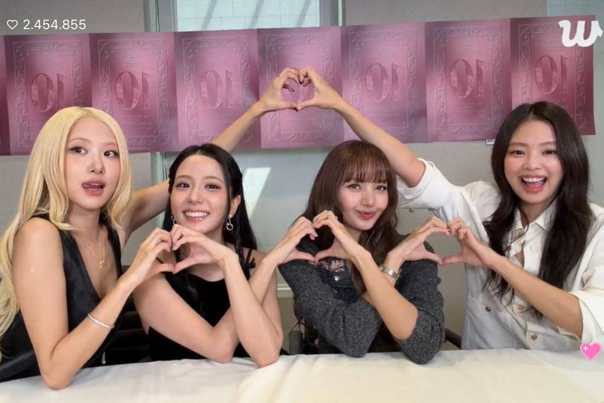 Dokumentasi BLACKPINK saat tampil dalam siaran langsung di platform Weverse Live, berdasarkan keterangan resmi.