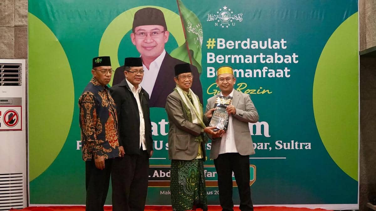 Calon Ketua Umum Pengurus Besar Nahdlatul Ulama (PBNU), KH Abdul Ghaffar Rozin atau Gus Rozin, saat bersilaturahmi bersama jajaran PWNU dan