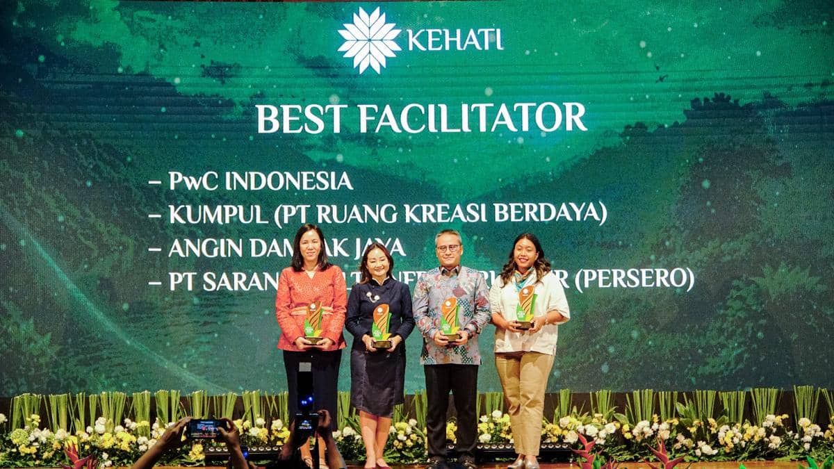 3 - Faye Wongso Menerima Penghargaan dalam ESG Award by KEHATI.jpg.jpeg