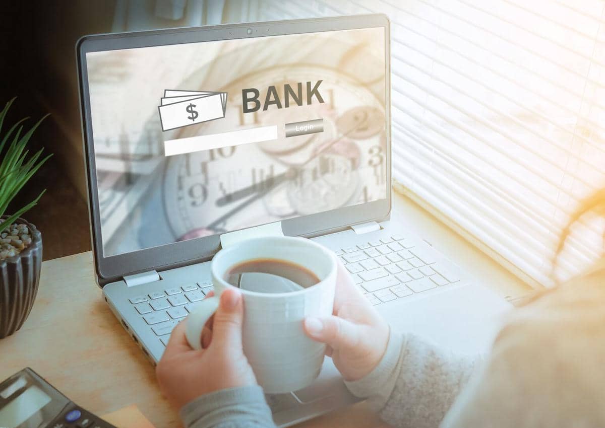 ilustrasi bank, perbankan, internet banking
