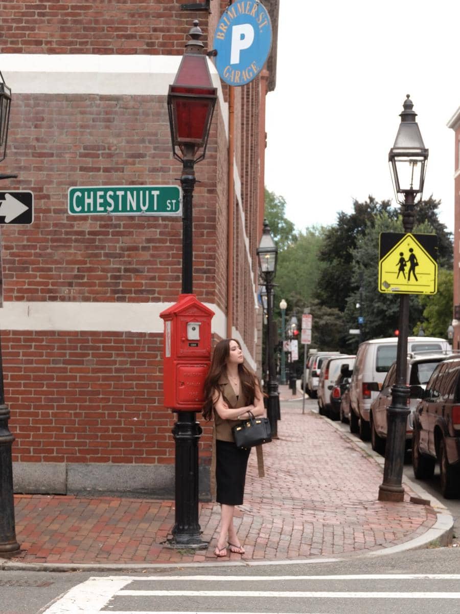 Agatha Chelsea jalan-jalan di kawasan Beacon Hill