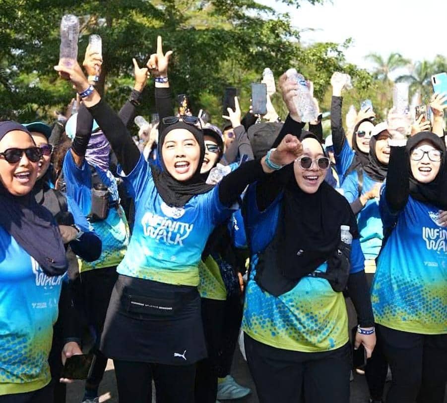 Populerkan Gaya Hidup Lama, Ribuan Warga Bandung Jalan Kaki 8,8 Km