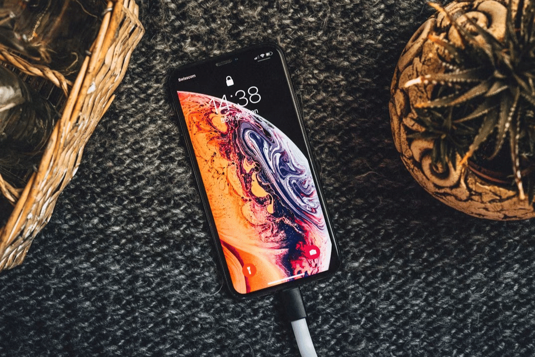 Apakah iPhone Aman Pakai Charger HP Android? Begini Faktanya