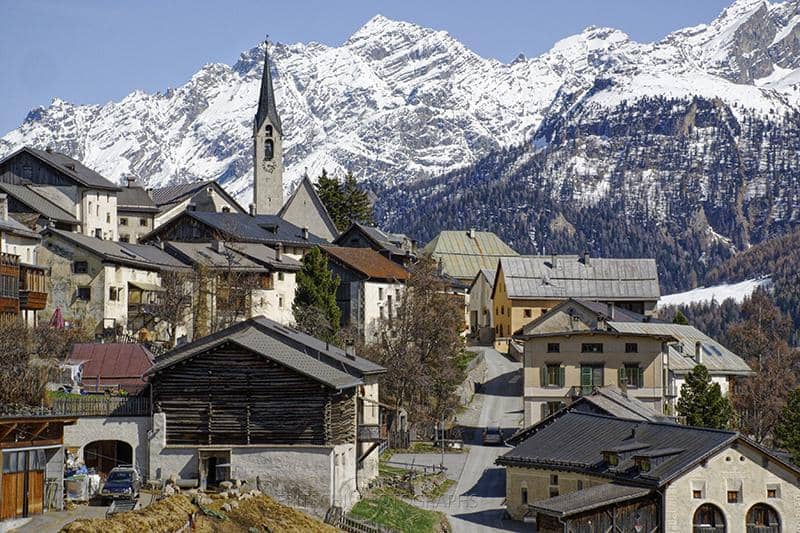 5 Fakta Guarda, Desa di Engadine yang Penuh Rumah Tradisional