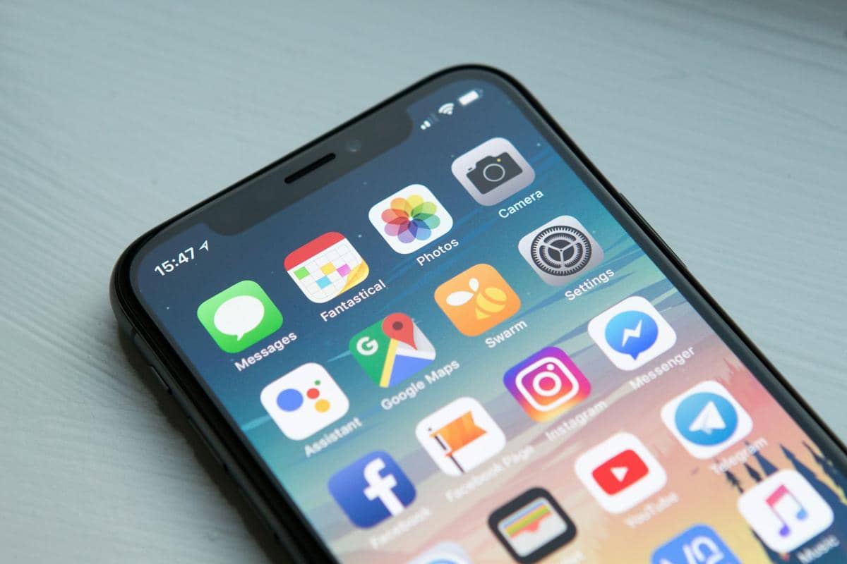 ilustrasi iPhone X