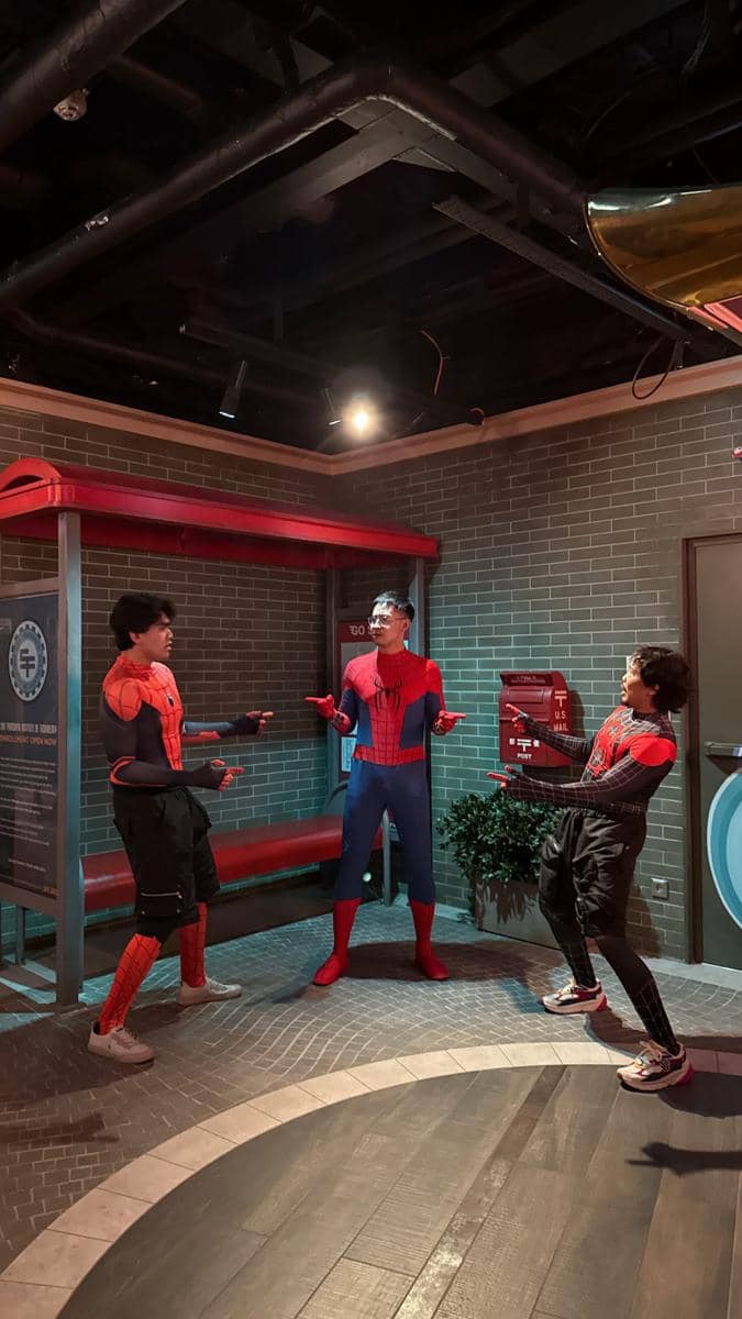 Sejumlah artis Indonesia berpose bersama dalam unggahan Instagram sambil merayakan Spider-Man: Brand New Day.