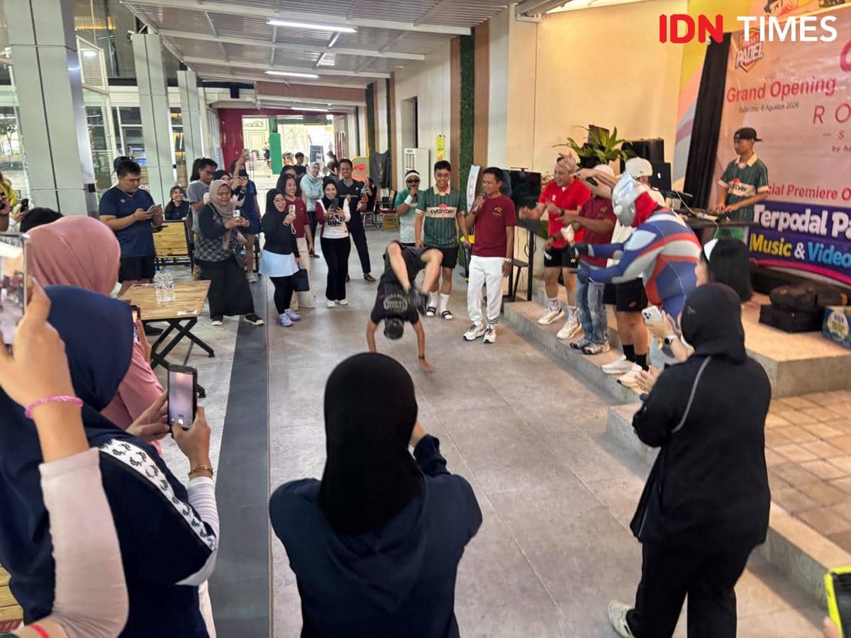 Peluncuran video klip Terpodal-Padel, di Rocket Padel, Sabtu (8/8/2026). (IDN Times/Herlambang Jati Kusumo)