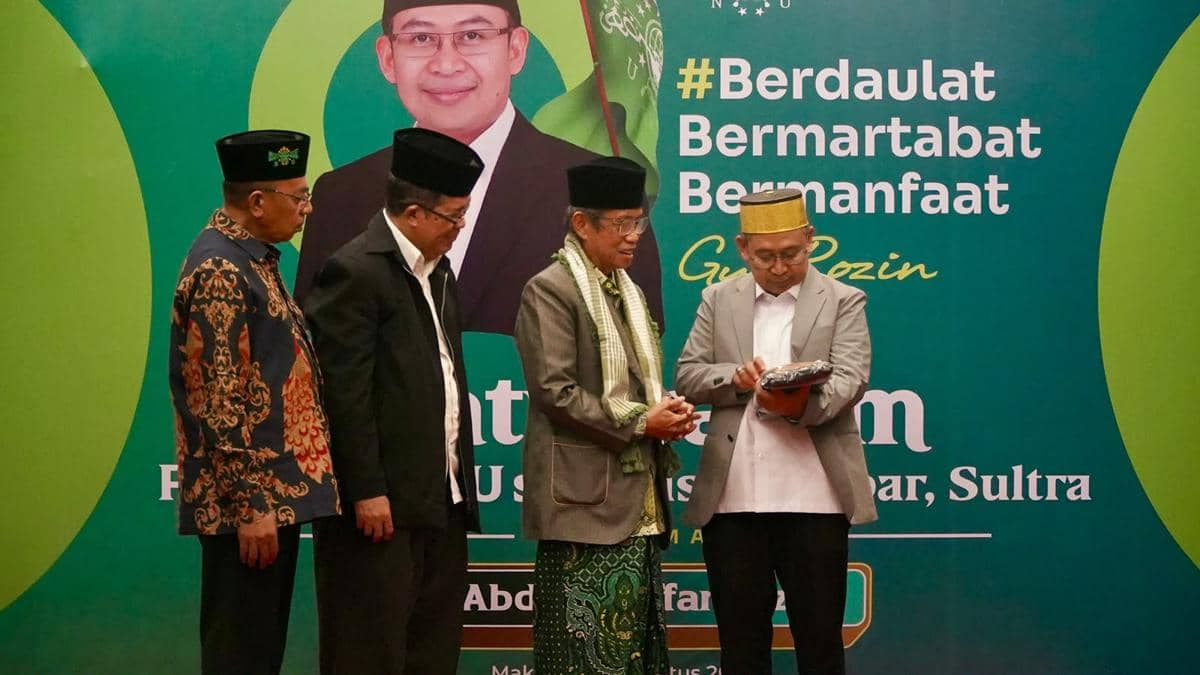 Calon Ketua Umum Pengurus Besar Nahdlatul Ulama (PBNU), KH Abdul Ghaffar Rozin atau Gus Rozin, saat bersilaturahmi bersama jajaran PWNU dan PCNU dari tiga wilayah di kawasan Sulawesi, di Makassar, Sulawesi Selatan, Jumat malam (7/8/2026). (Dok. Istimewa)