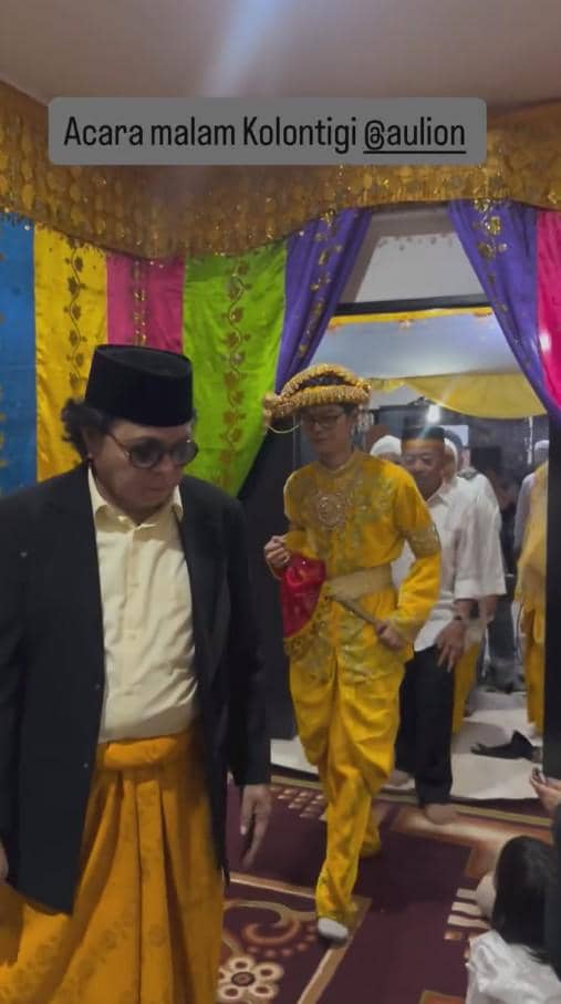 Aulion dan Pila menjalani malam Kolontigi sebagai rangkaian adat menjelang pernikahan mereka.