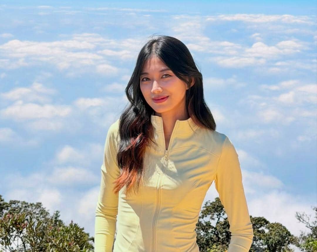potret Desy Genoveva eks JKT 48 mendaki Gunung Cikuray