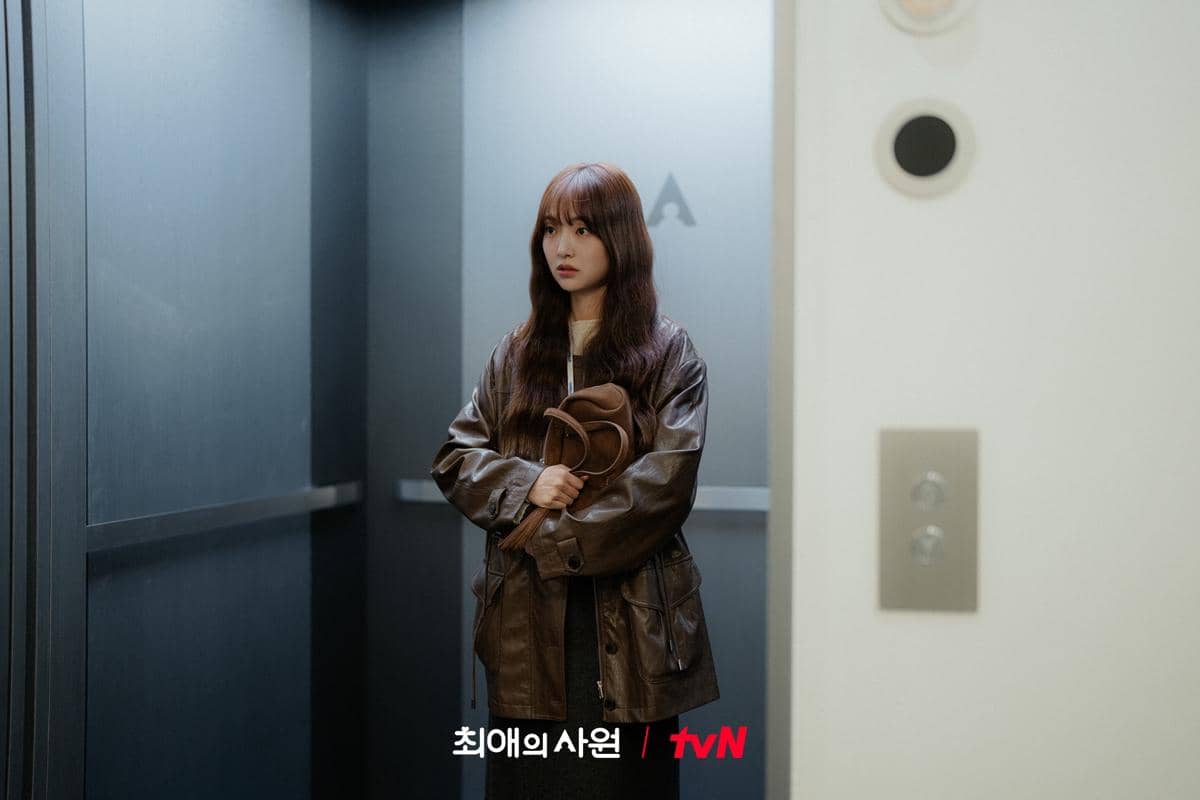 Cuplikan adegan dari drama My Bias, My Boss yang diunggah melalui akun Instagram resmi tvN Drama.