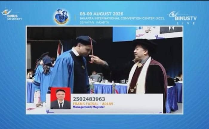 Frans Faisal Wisuda S2 (instagram.com/dewizuhriati)
