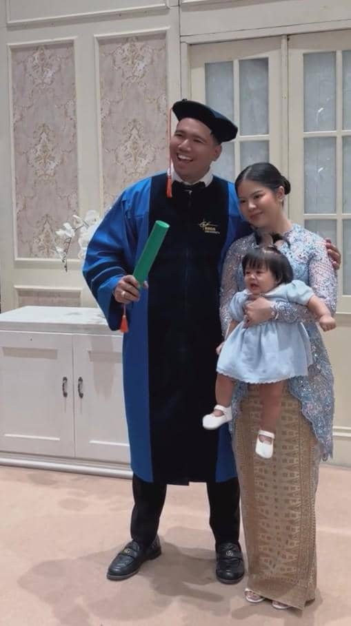 Frans Faisal Wisuda S2 (instagram.com/dewizuhriati)