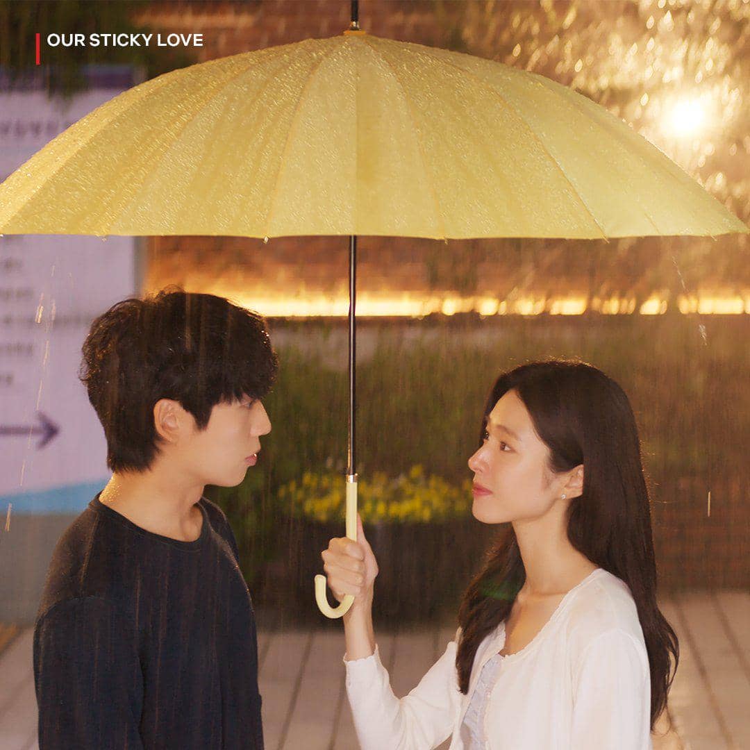 Jung Hae In dan Ha Young di Our Sticky Love